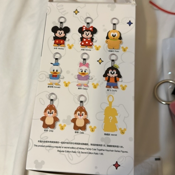POP MART Disney Mickey and Family Keychain Daisy Duck - Picture 7 of 7